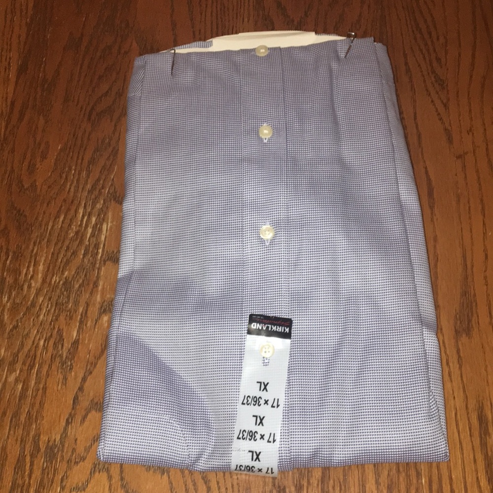 Men’s Kirkland Signature Button Down Shirt - Picture 2 of 5